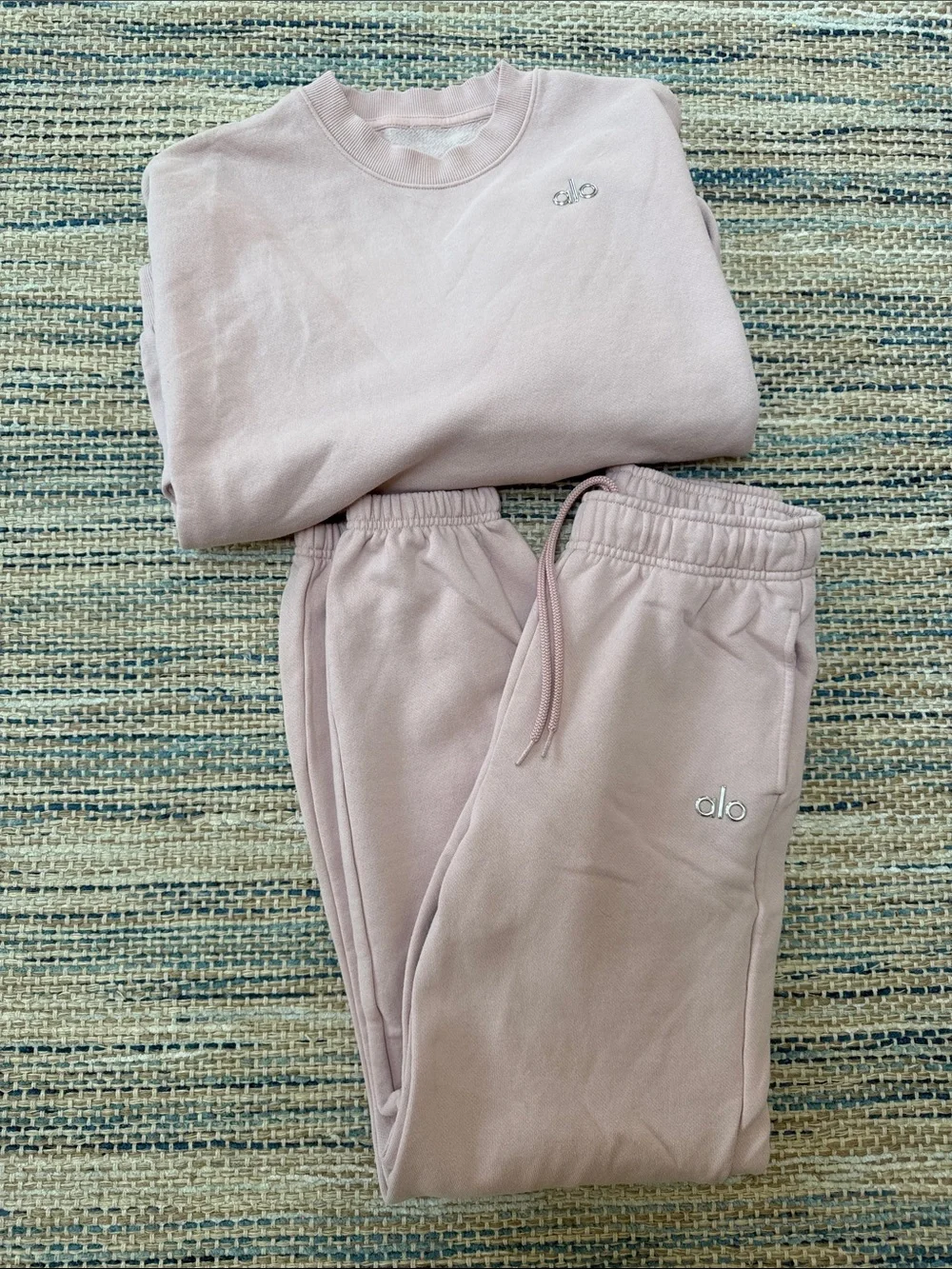 Alo Yoga Accolade Joggers Pants Pullover Crew Set SIZE SMALL Pink Quartz